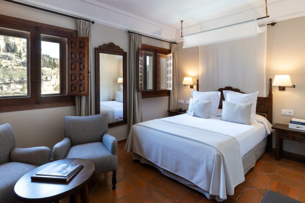 Chambre de l'Hotel Parador à Cuenca.