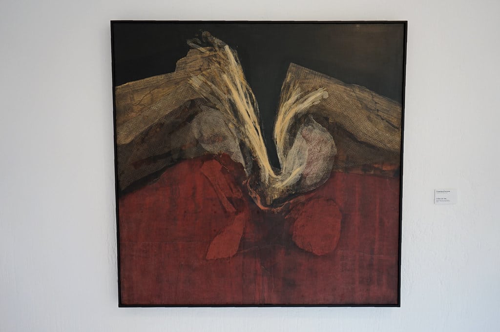 "Collage rojo" de Francisco Farreras (1966) au Musée d'art abstrait espagnol de Cuenca