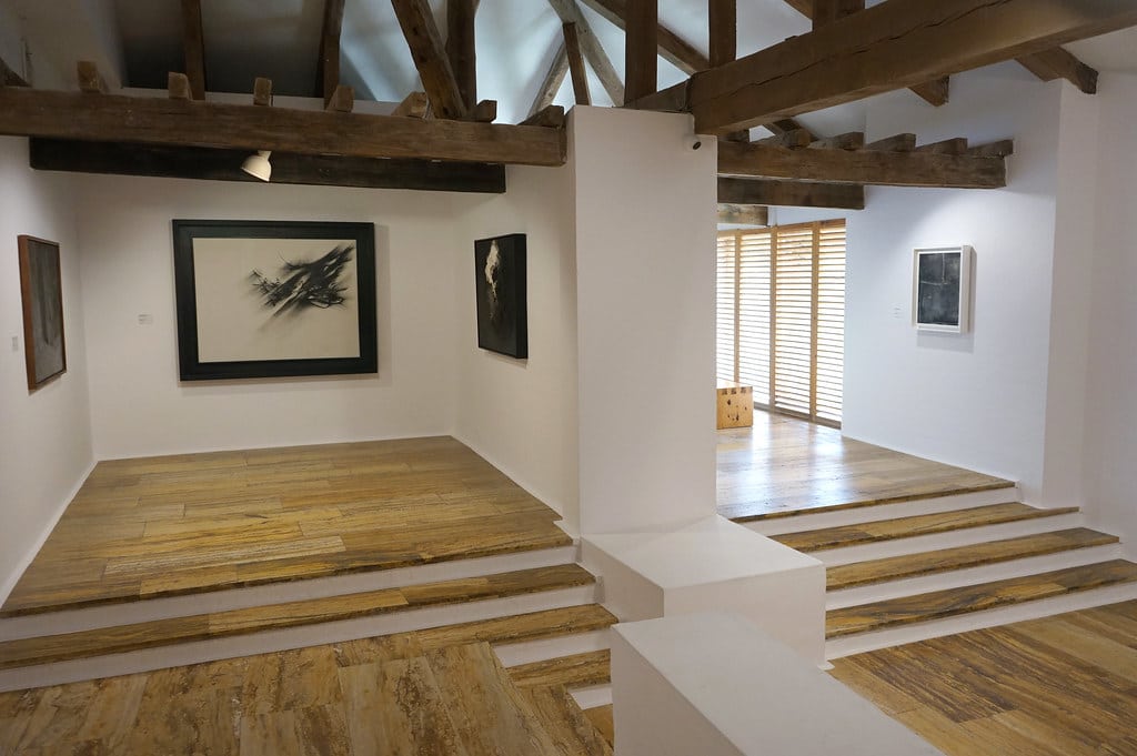Autres salle d'expo du musée d'art abstrait espagnol à Cuenca.