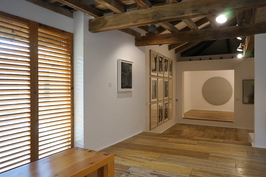 Salle d'exposition du musée d'art abstrait espagnol à Cuenca.