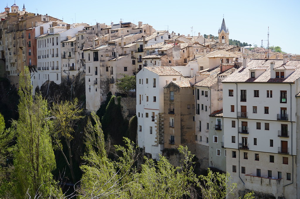"Falaise" de batiments surplombant la rivière Jucar dans le centre historique de Cuenca.