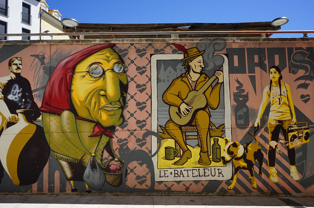 Street art et carte de tarot dans le quartier de San Anton à Cuenca.