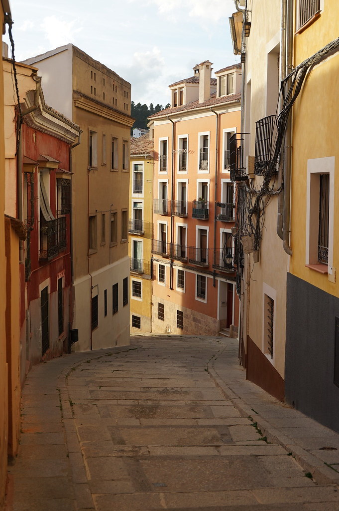 Dans une ruelle colorée du Casco Historico (centre historique) de Cuenca.