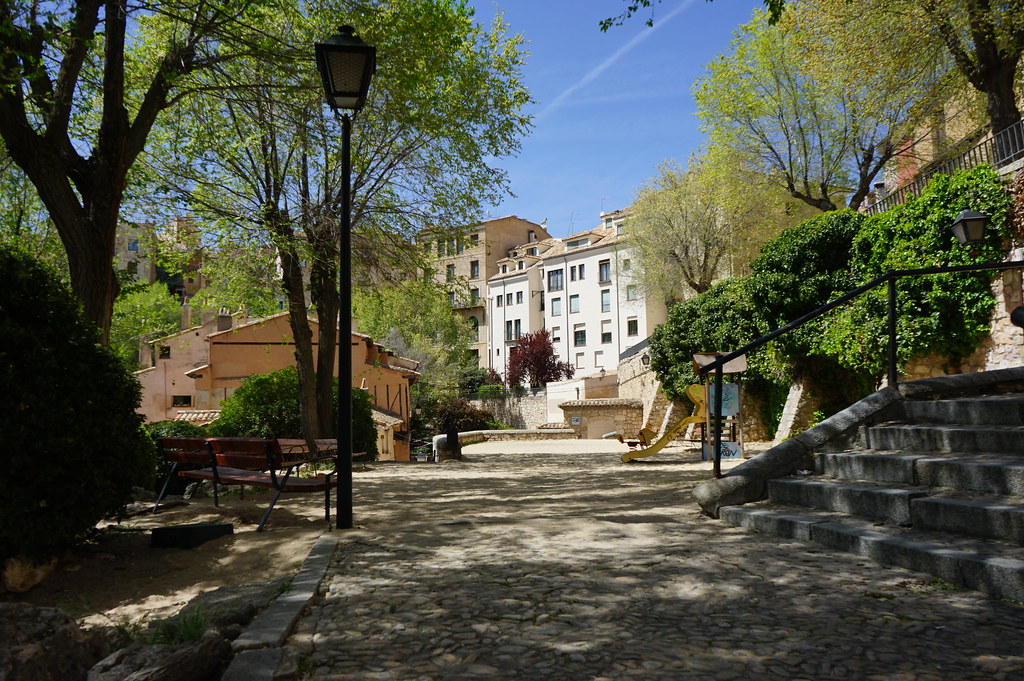 Place près du Mirador Barrio de San Martín dans la Vieille ville de Cuenca.