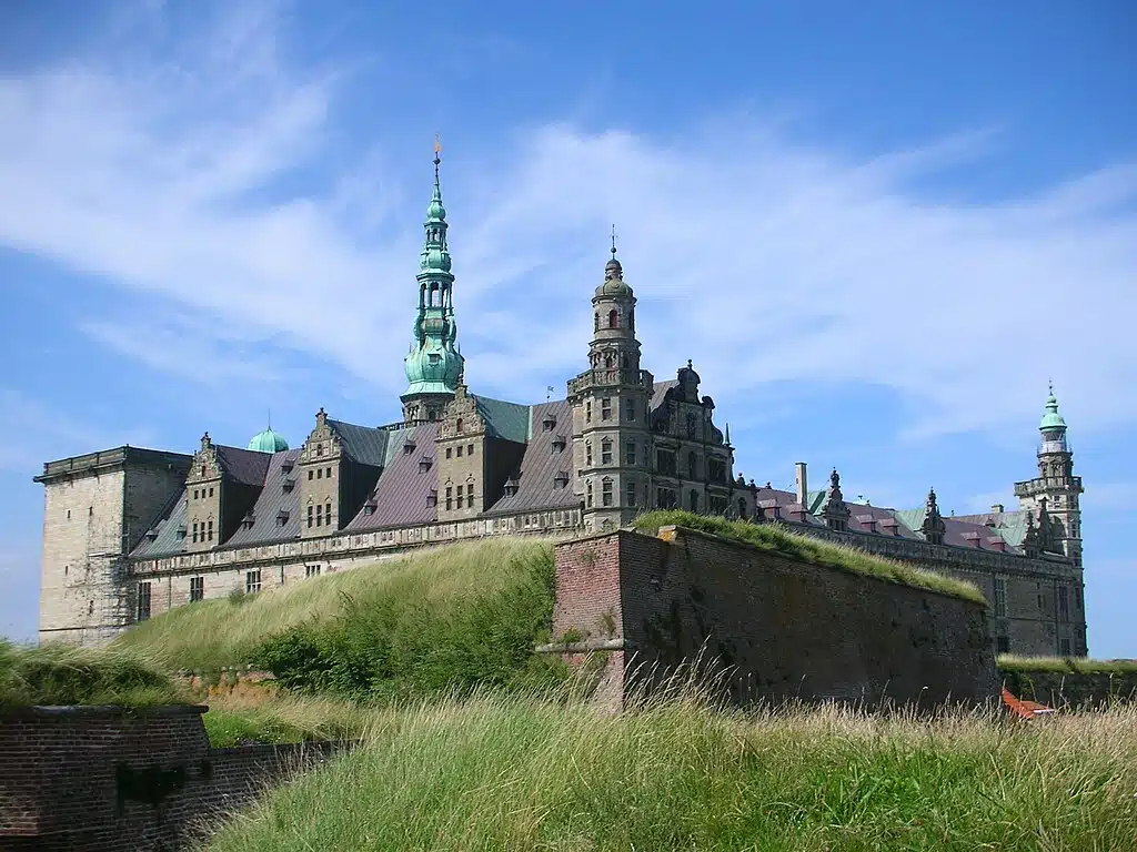 L’imposant chateau de Kronborg près de Copenhague. Photo de Artico2