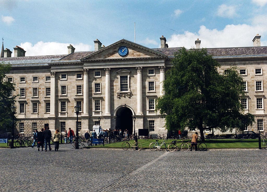 Batiment de l'université du Trinity College à Dublin - Photo de Matpib