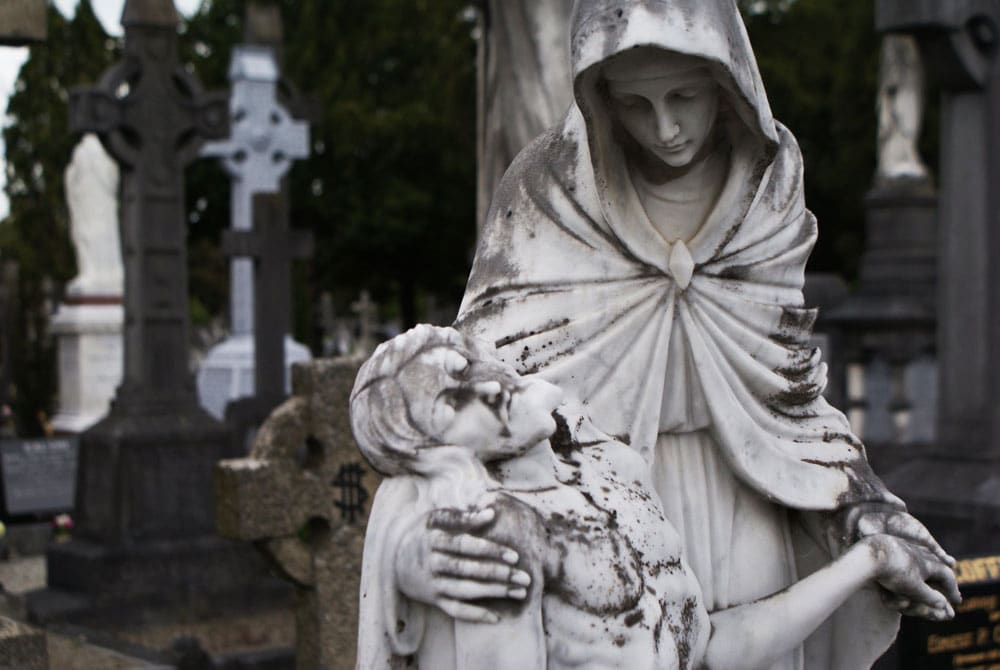 Pièta dans le Cimetière de Glasnevin à Dublin.