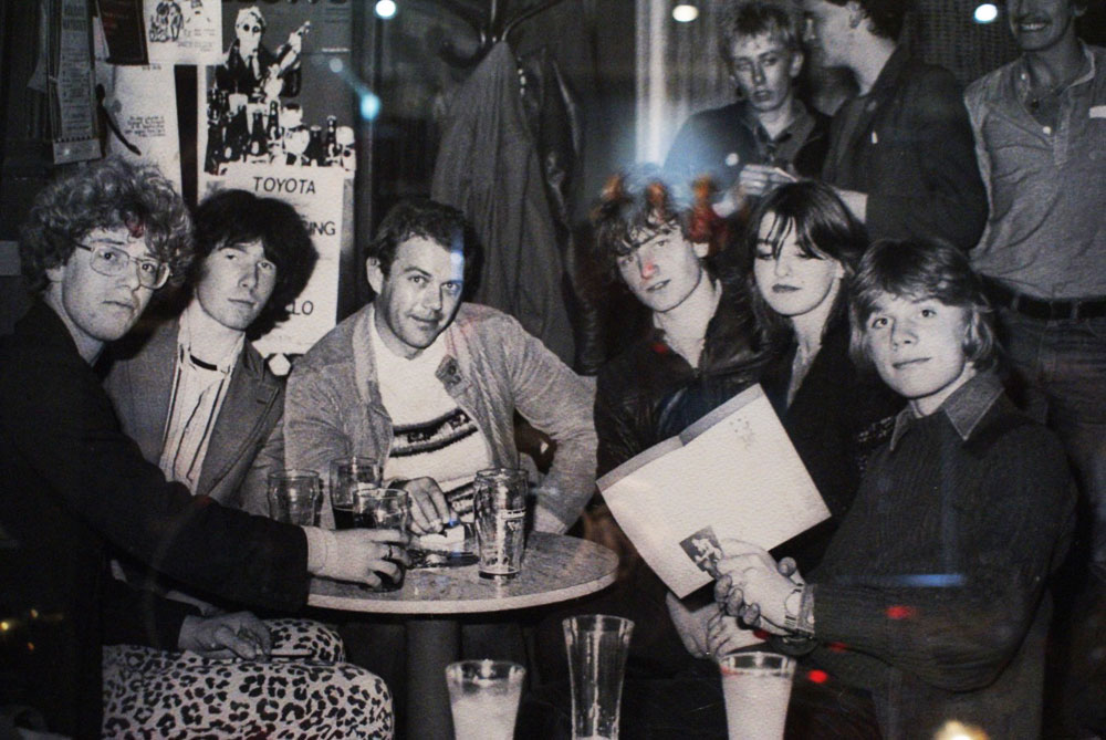 Photo de Bono et d'autres membres de U2 (?) dans le Musée Little Dublin.