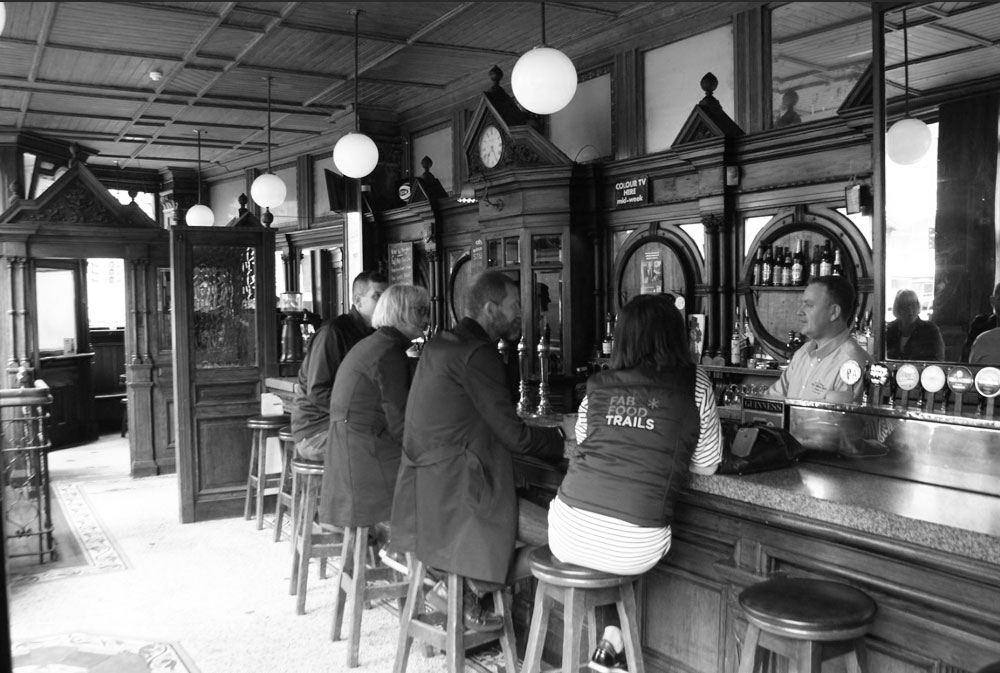 Dans le pub de quartier The Swan Bar à Dublin.