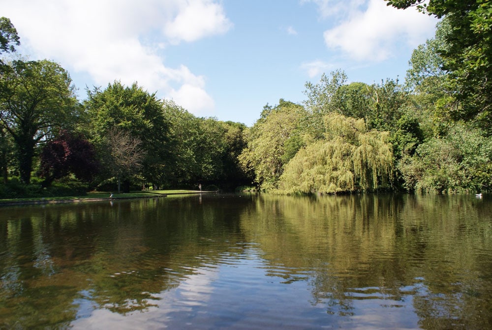 Lac dans le jardin Stephen's Green à Dublin.