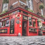 Quartier de Temple Bar à Dublin : Rue de la soif très touristique
