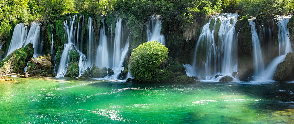 Chutes d'eau de Kravica en Bosnie - john-mcsporran - Licence ccby 2.0