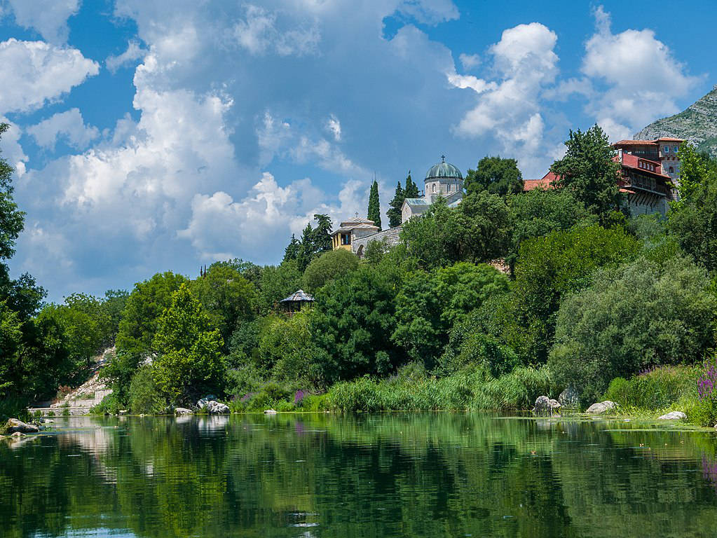 Monastère Manastir Tvrdos en Bosnie-Herzégovine - de Draganradic - Licence ccbysa 4.0