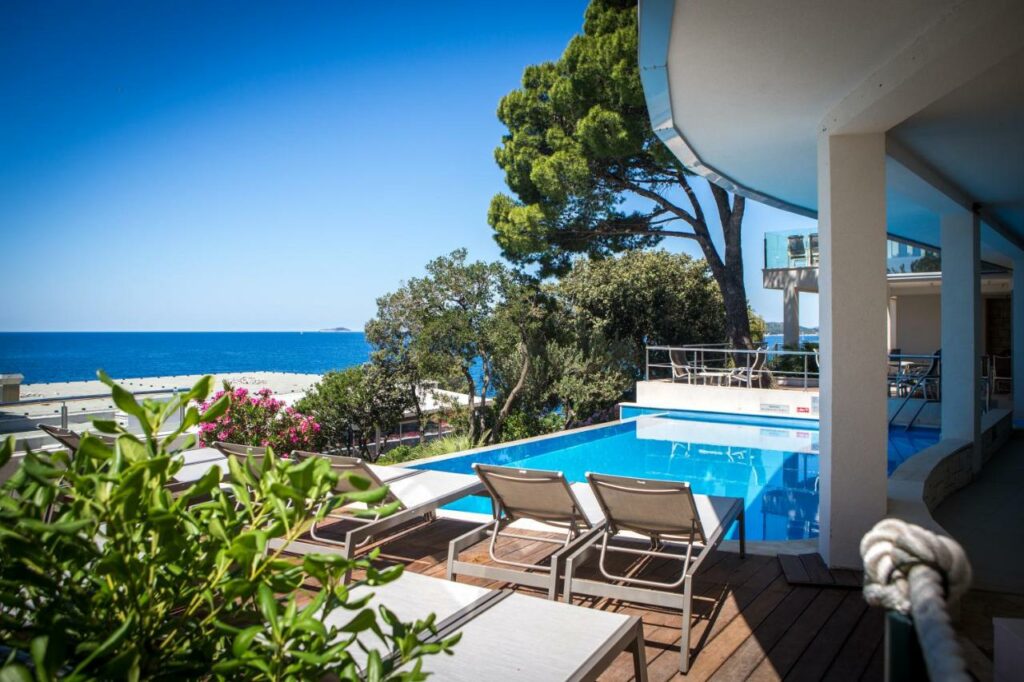 Piscine de Royal Neptun Hotel à Dubrovnik.