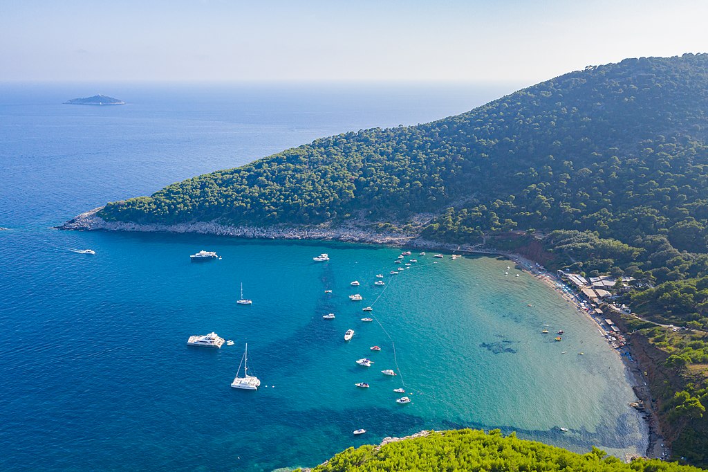 Plage de sable sur l'île de Lopud - par Dronepicr - Licence ccby 2.0