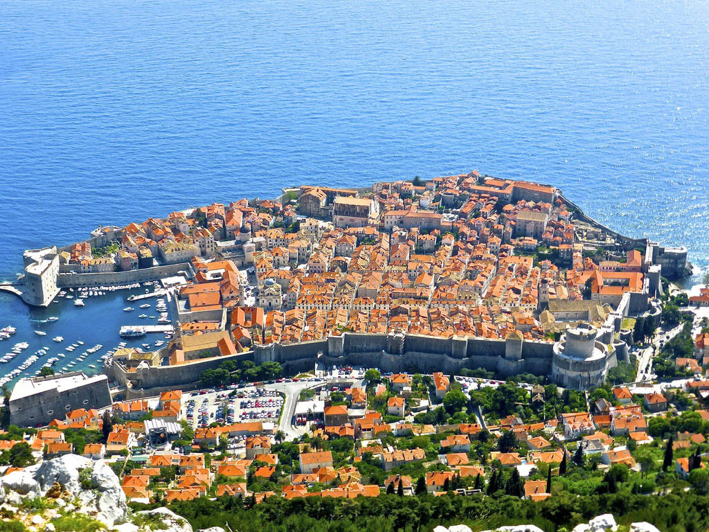 Vue depuis la colline de Srd au dessus de la Citadelle.