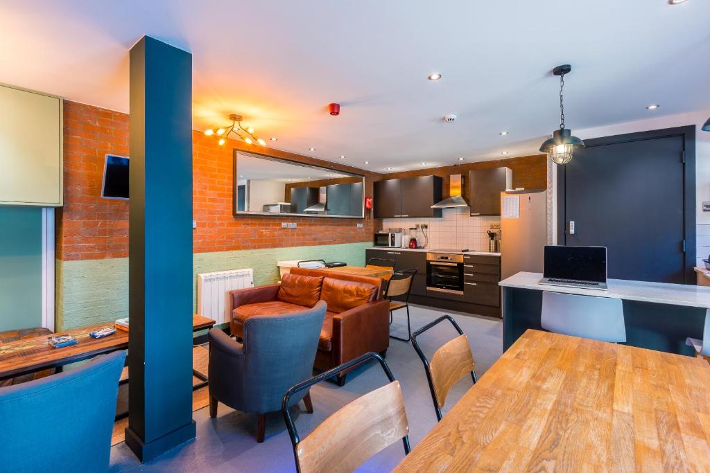 Espace commun du CODE - POD Hostel Edinburgh.