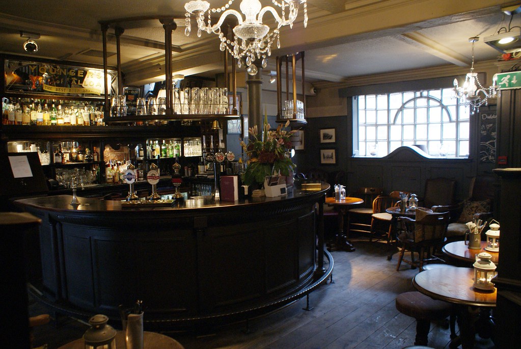 A l’intérieur du pub The Sheep Heid Inn à Edimbourg.