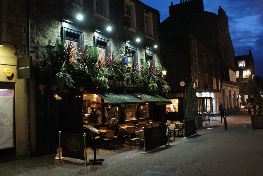 Pub historique de Rose Street dans New Town à Edimbourg.