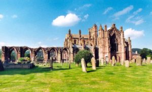 Châteaux et abbayes en ruines près d’Édimbourg en Ecosse