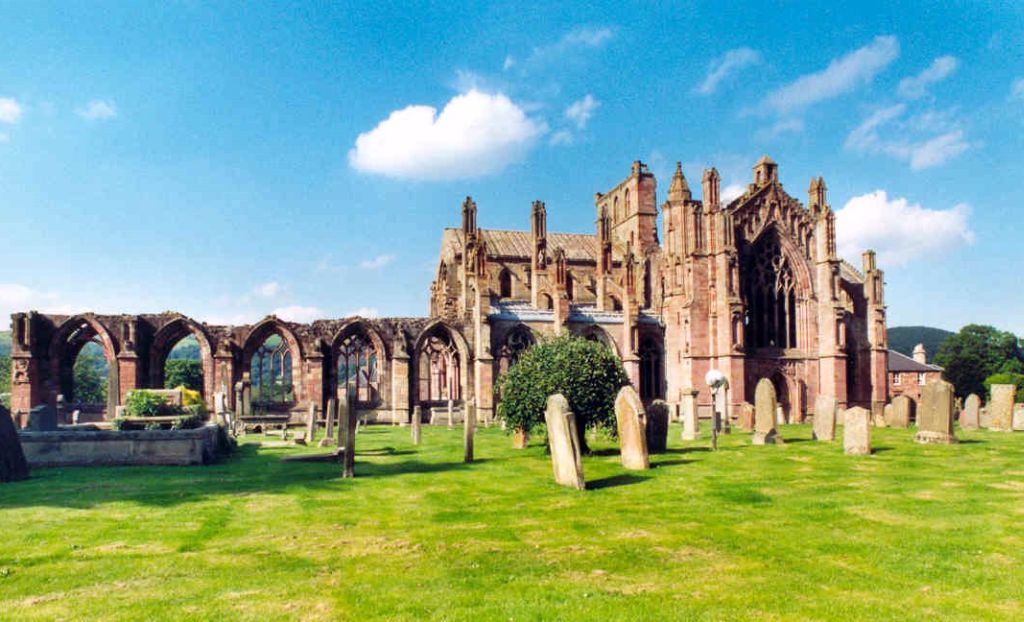 Monument en ruine : Melrose Abbey en Ecosse - Photo de Benutzer:Brunswyk