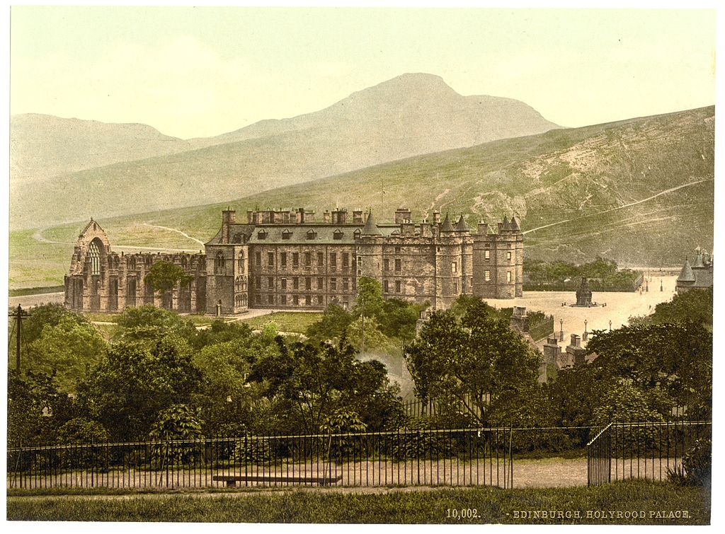 Monument et résidence royale : Hollyrood Palace d'Edimbourg vers 1900.