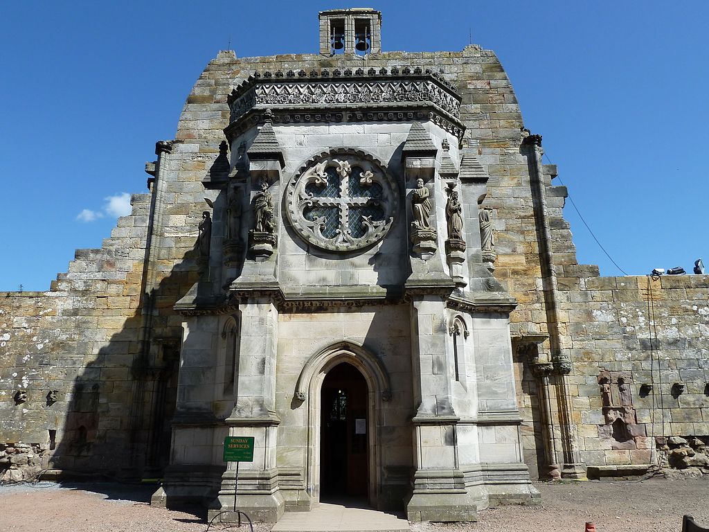 Monument : Entrée de la chapelle de Rosslyn en Ecosse près d'Edimbourg. Photo de Gyula Péter