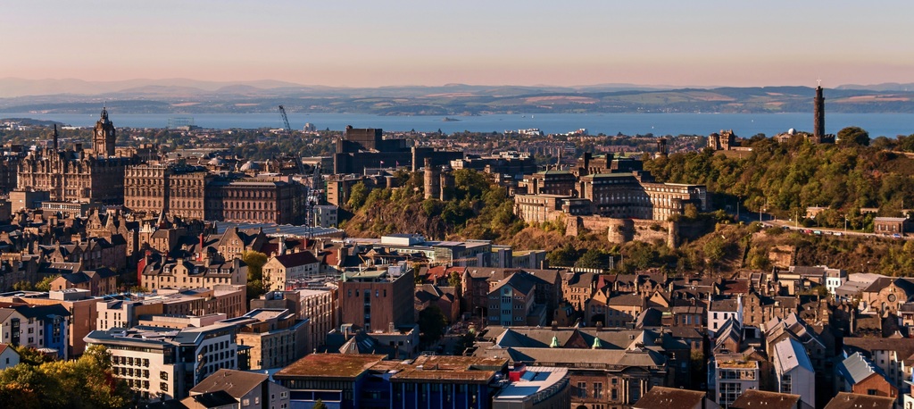 Vue panoramique sur Edimbourg et ses quartiers.