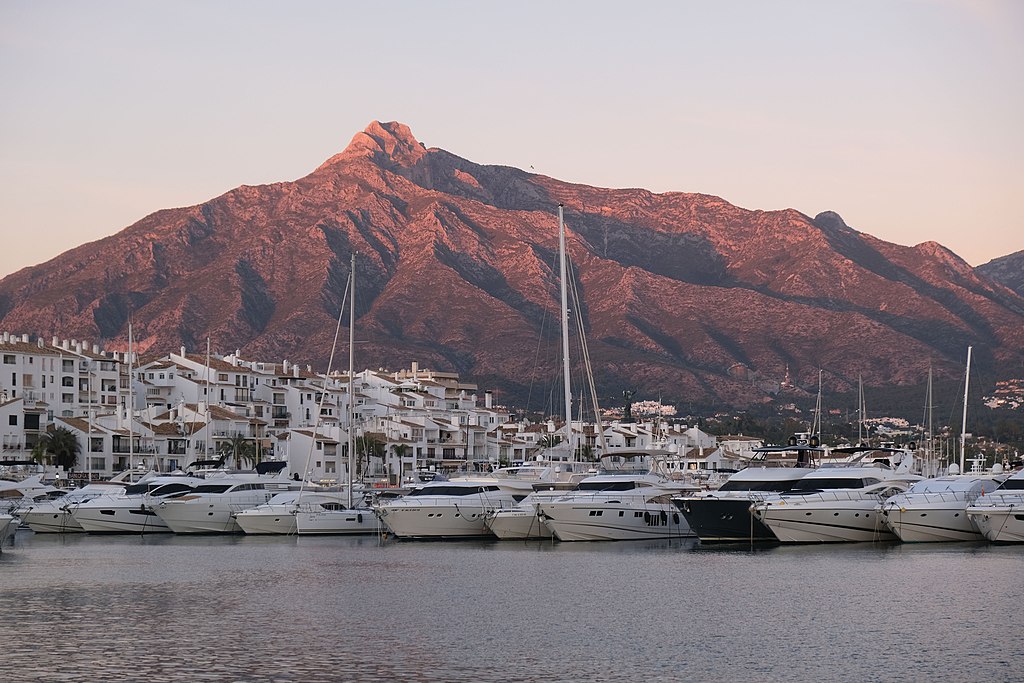 Yachts dans la marina de Puerto Banus à Marbella - photo de Kallerna - Licence ccbysa 4.0