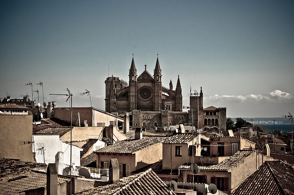 Vue sur les toits de la vieille ville de Palma de Mallorca - Photo de Felipe P - Licence ccbysa 2.0