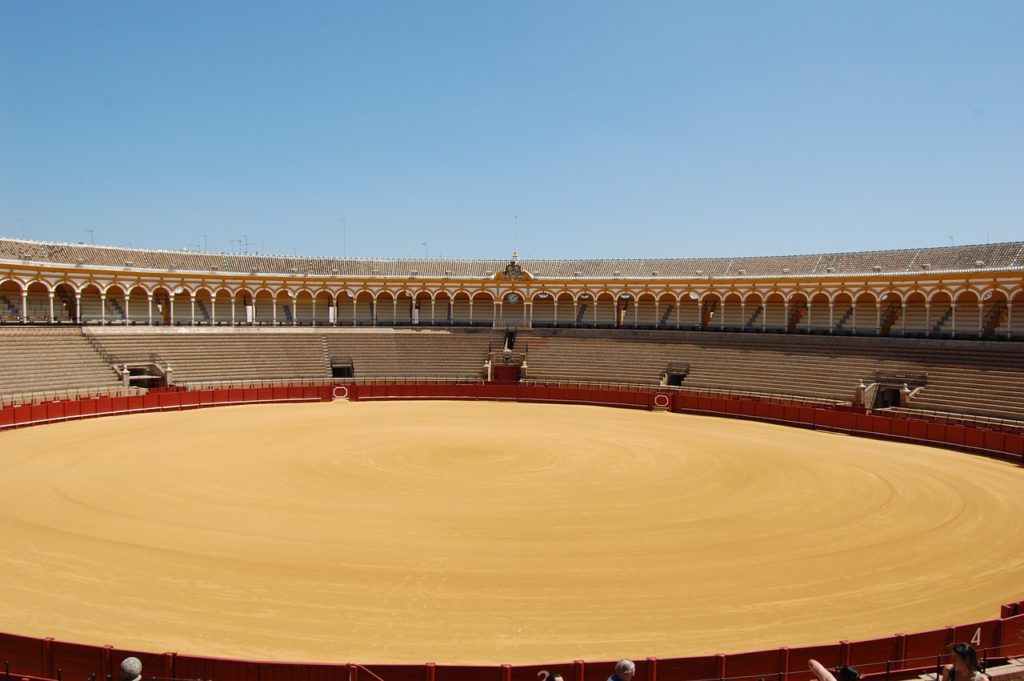 Lire la suite à propos de l’article Arène de Séville : Corrida et tauromachie [Arenal]