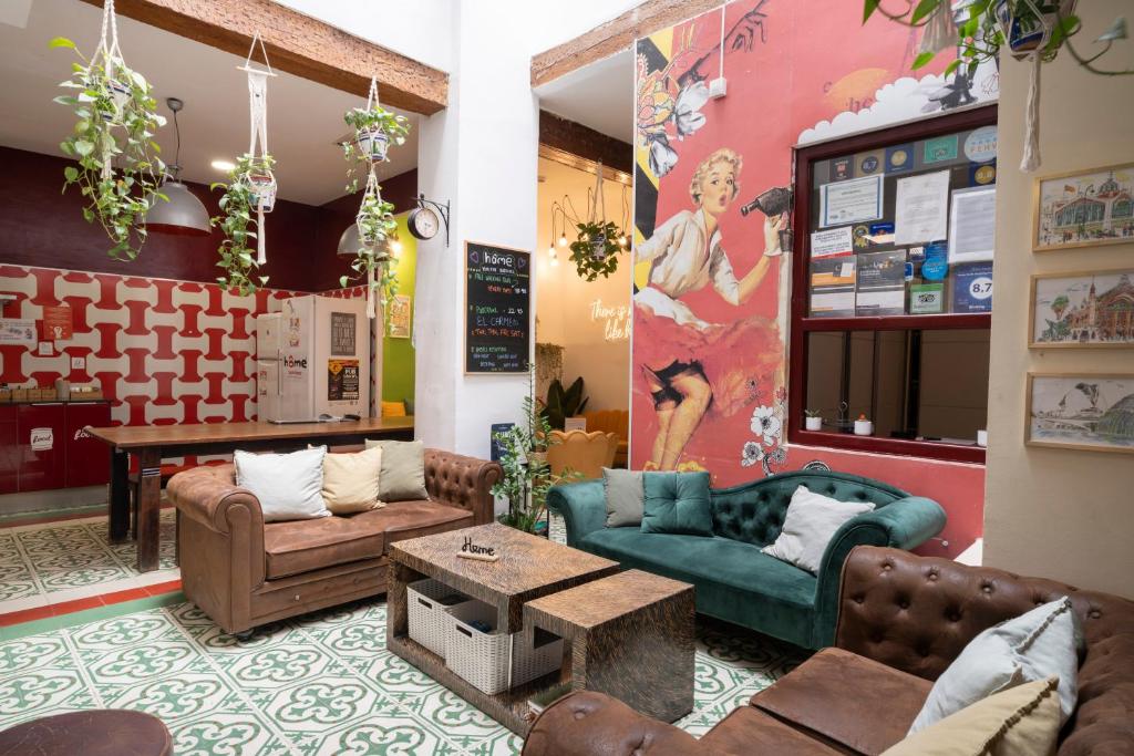 Salon de l'auberge de jeunesse Home Youth Hostel de Valence.