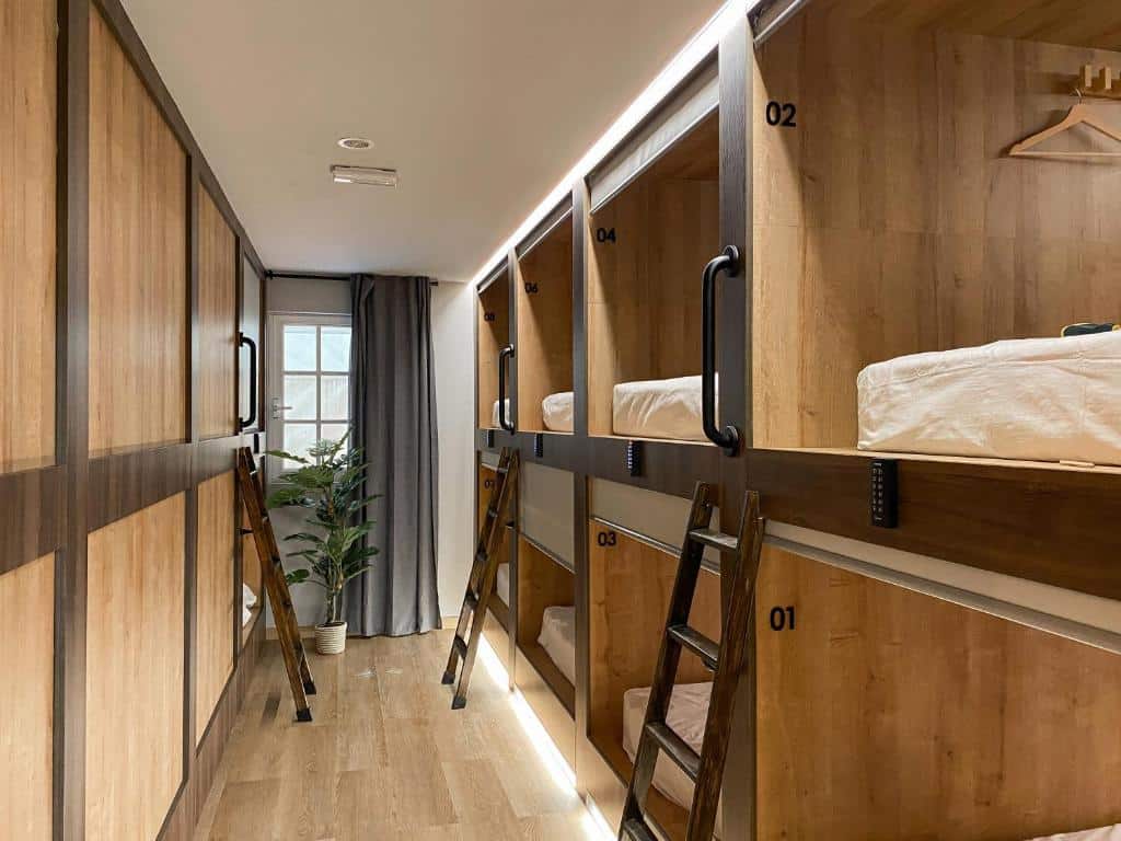 Dortoir de l'auberge de jeunesse The POD Suite Hostel Blasco à Valence (Espagne).