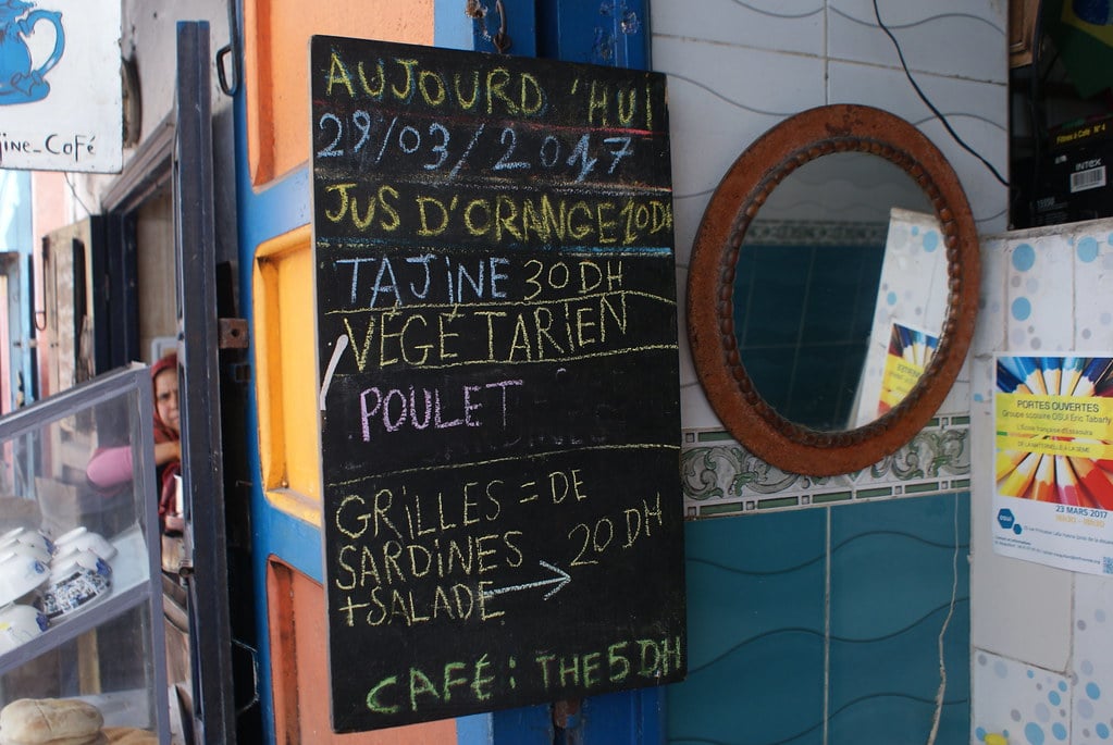 > Tajine sur mesure : Petit restaurant boui-boui très bon et pas cher derrière le souk à Essaouira.