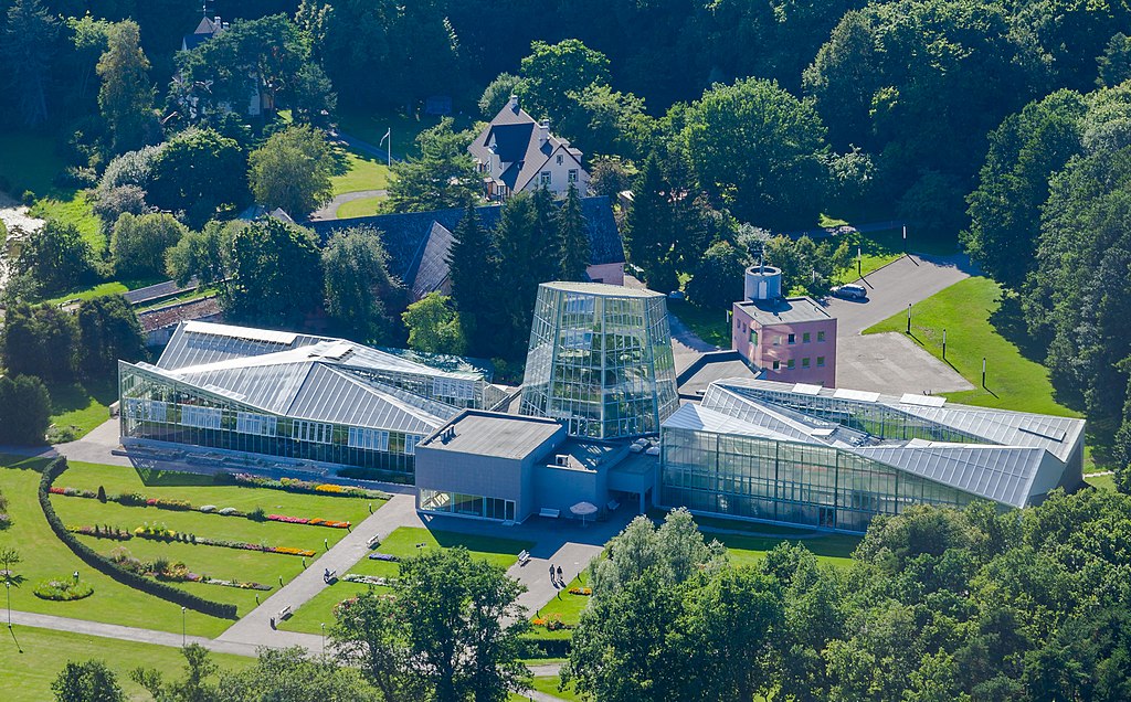 Jardin botanique de Tallinn dans le quartier de Pirita vu depuis la tour de TV – Photo de Diego Delso, delso.photo, License CC-BY-SA