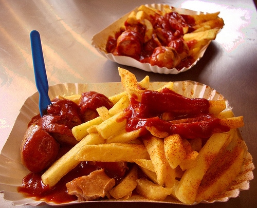 Lire la suite à propos de l’article Curry 36, currywurst (saucisse + ketchup + curry) à Berlin [Kreuzberg]