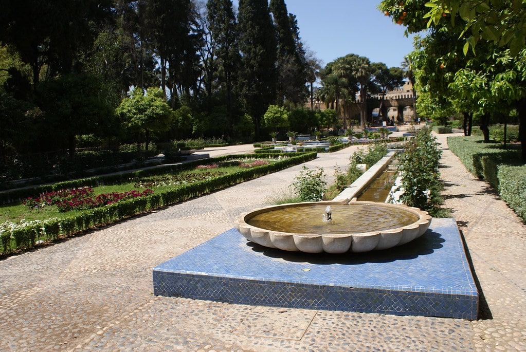 Fontaine dans le jardin Jnan Sbil du quartier de Jdid à Fès.