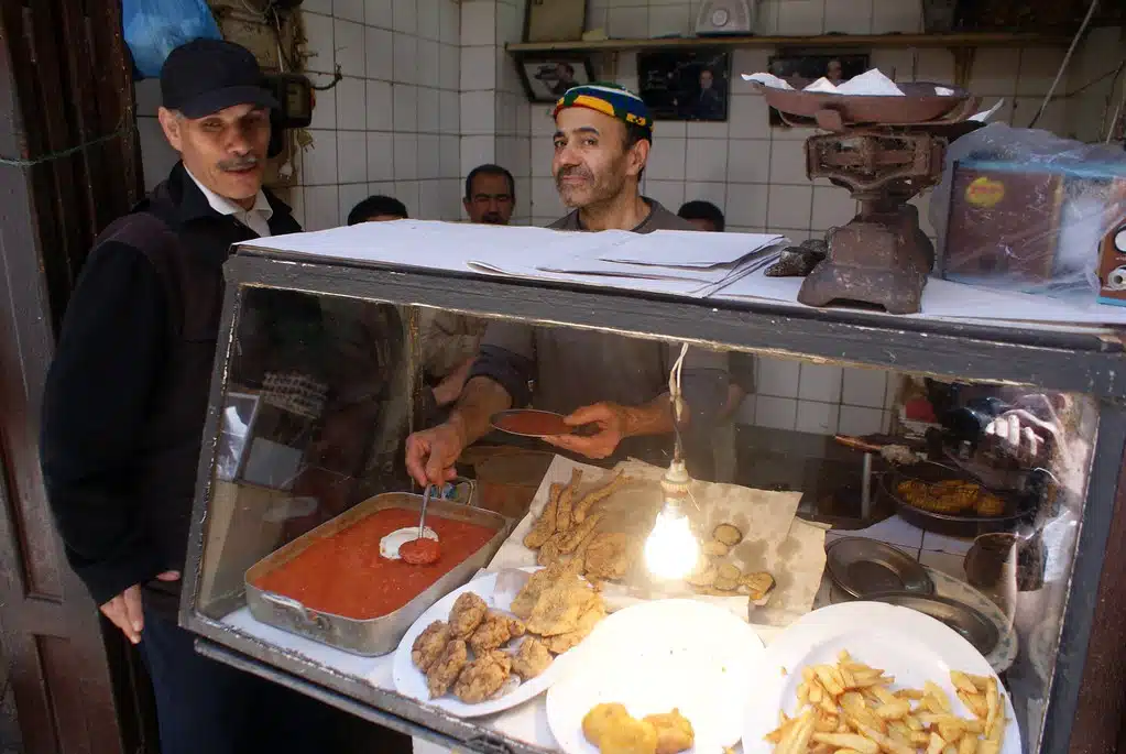 Dans le coin cantine de la médina de Fès.