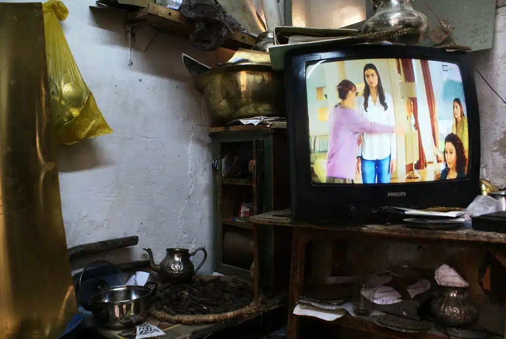 Dans l'atelier d'un ferrailleur à Fès.