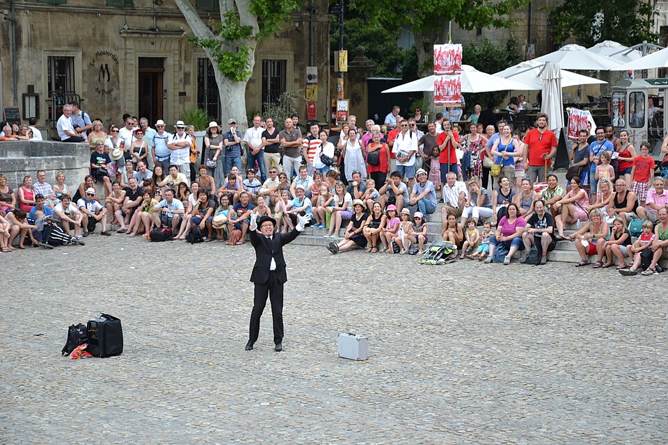 Spectacle d'art vivant pendant le Festival d'Avignon - Photo de Marianne Casamance - Licence ccbysa 3.0