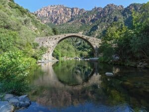 Road trip et tourisme en Corse centrale entre mer et montagne