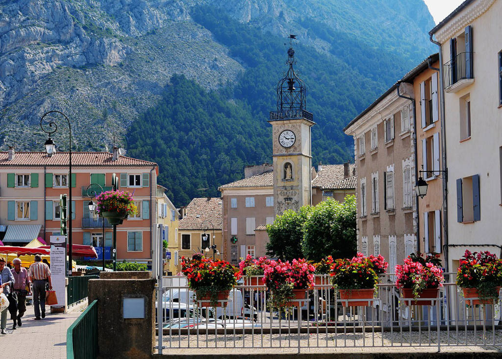 Place Paul Arene à Sisteron - Photo de Zairon - Licence C0