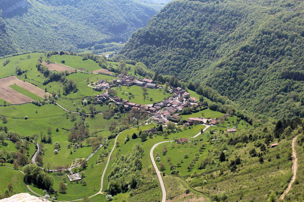 Village rond d'Oncien près d'Ambérieu-en-Bugey - Photo de Chabe1 - Licence ccbysa 4.0