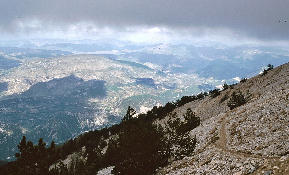 Vue depuis le Mont Ventoux, étape phare du Tour de France - Photo de Qwesy Qwesy - Licence ccby 3.0