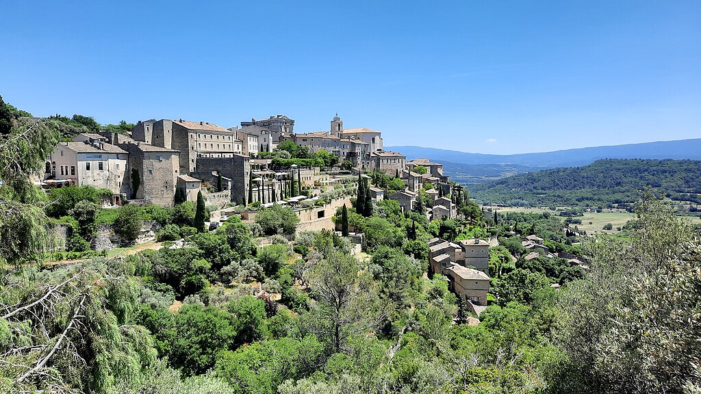 Vue sur Gordes dans le Luberon - Photo de Mathieu BROSSAIS - Licence ccbysa 4.0