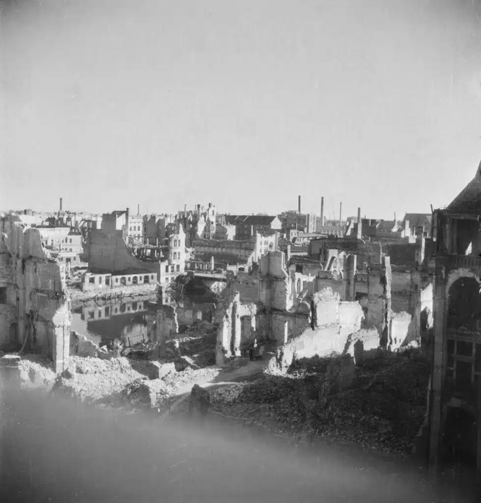 Vue générale de Gdansk en 1945 - Photo de Kazimierz Lelewicz - Licence CCBY-NC-4.0