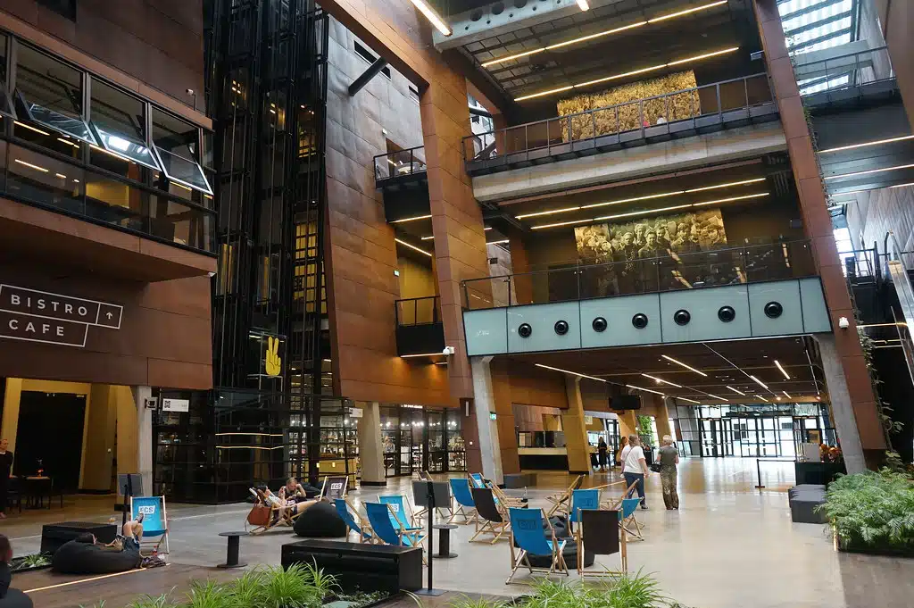Intérieur du batiment du Centre Européen de Solidarité (Europejskie Centrum Solidarnosci) à Gdansk.