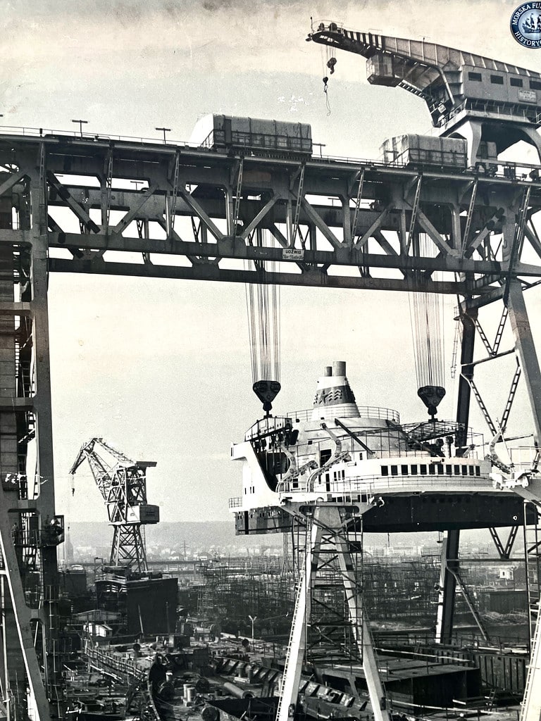 Navire en construction dans le chantier naval de Gdansk. Photo visible à la Morska Fundacja Historyczna dans le quartier de Stocznia.