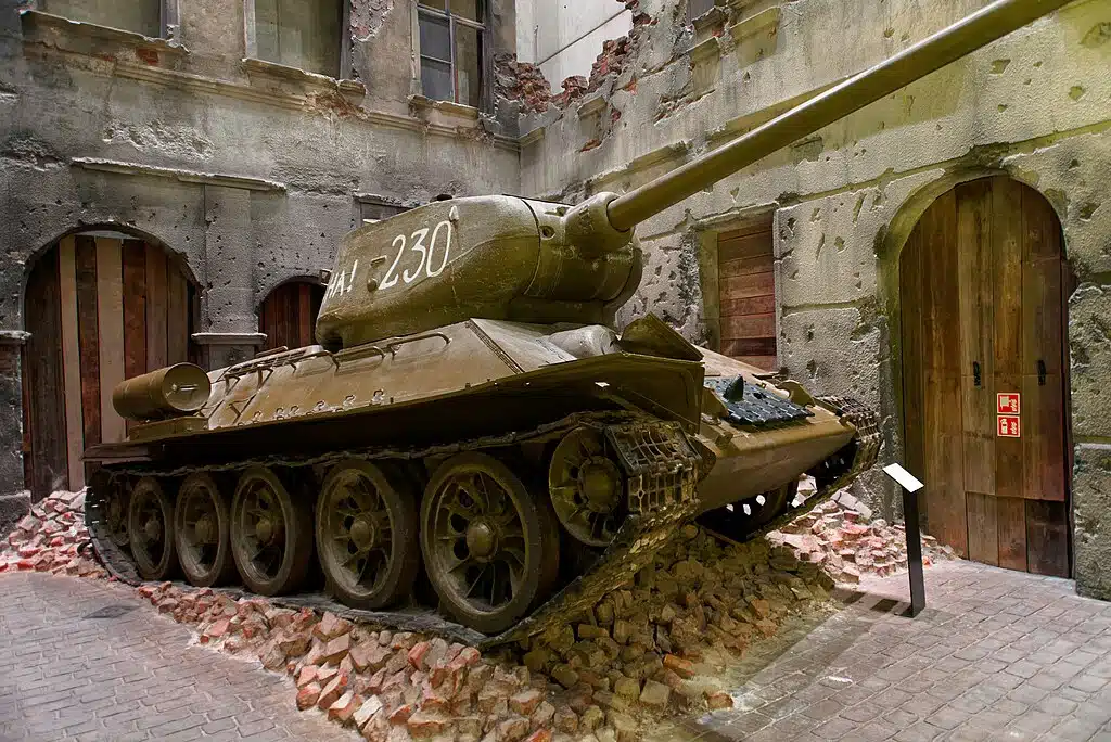 Tank soviétique T-34-85 dans le Musée de la 2e guerre mondiale à Gdansk - Photo de Jakub Halun - Licence ccbysa 4.0