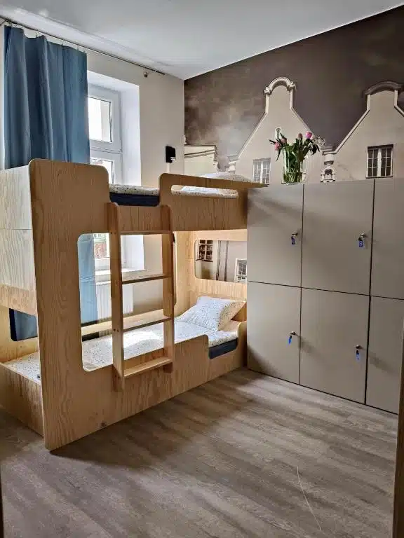 Dortoir de l'auberge Dzien Dobry à Gdansk.